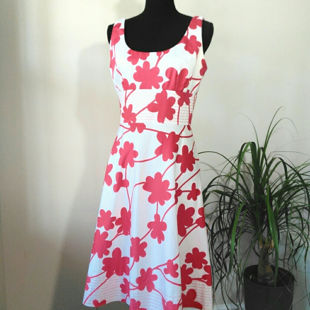 Maggy London Large print apron dress